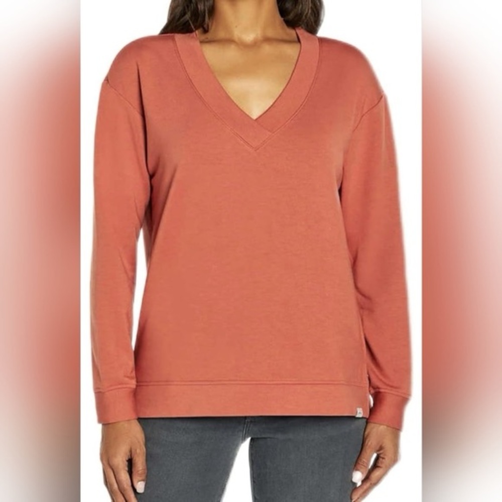 Orvis. Women's Sweatshirt V-Neck Dropped Shoulders. Coral. Size Medium.